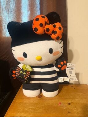Hello Kitty Pirate Greeter